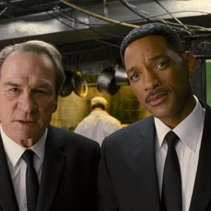 Still of Tommy Lee Jones and Will Smith in Vyrai juodais drabuziais III (2012)