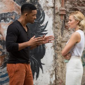 Still of Will Smith and Margot Robbie in Susikaupk (2015)
