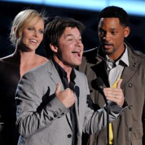 Will Smith, Charlize Theron and Jason Bateman at event of 2008 MTV Movie Awards (2008)