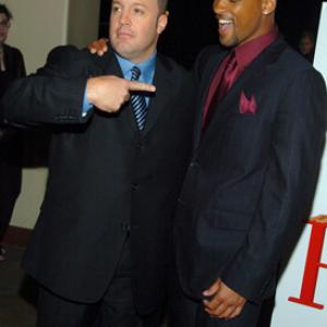 Will Smith and Kevin James at event of Hitch (2005)