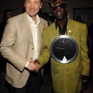 Kevin Spacey and Flavor Flav at event of 2006 MTV Movie Awards 2006
