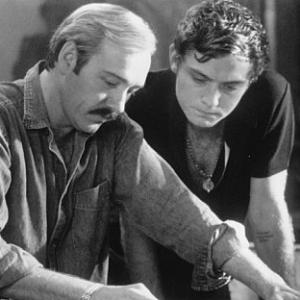 Still of Jude Law and Kevin Spacey in Midnight in the Garden of Good and Evil 1997
