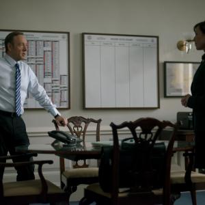 Still of Kevin Spacey and Molly Parker in Kortu Namelis (2013)