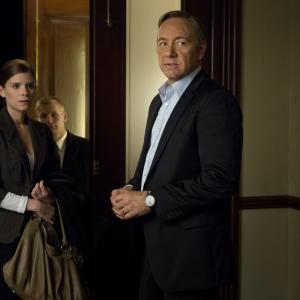 Still of Kevin Spacey Chance Kelly and Kate Mara in Kortu Namelis 2013