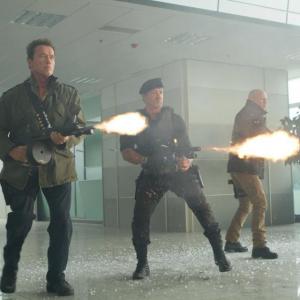 Still of Arnold Schwarzenegger Sylvester Stallone and Bruce Willis in Nesunaikinami 2 2012