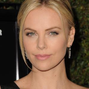 Charlize Theron at event of Young Adult 2011