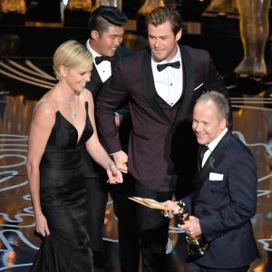 Charlize Theron, Glenn Freemantle, Chris Hemsworth and Nathan Flanagan-Frankl at event of The Oscars (2014)