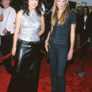 Jennifer Tilly and Daryl Hannah at event of Mission: Impossible II (2000)