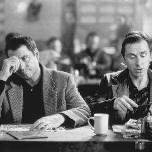 Still of John Travolta and Tim Roth in Lucky Numbers 2000