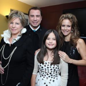 John Travolta, Kelly Preston, Barbra Streisand and Ella Bleu Travolta at event of Seni vilkai (2009)
