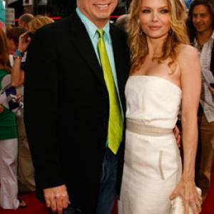 Michelle Pfeiffer and John Travolta at event of Hairspray 2007