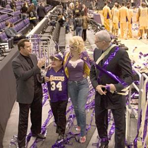 Chili JOHN TRAVOLTA talks with Martin Weir DANNY DeVITO ANNA NICOLE SMITH and PHIL JACKSON after a Lakers game in MGM Pictures comedy BE COOL