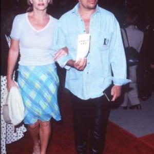 Shannon Tweed and Gene Simmons at event of Event Horizon 1997