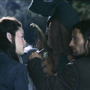 Still of Liv Tyler and Viggo Mortensen in Ziedu Valdovas: Ziedo brolija (2001)