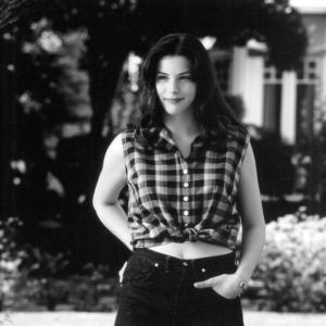 Still of Liv Tyler in Inventing the Abbotts (1997)