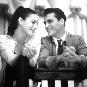 Still of Liv Tyler and Joaquin Phoenix in Inventing the Abbotts 1997