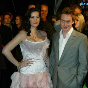 Liv Tyler and Royston Langdon at event of Ziedu Valdovas: Dvi tvirtoves (2002)
