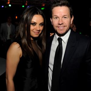 Mark Wahlberg and Mila Kunis at event of Tedis (2012)