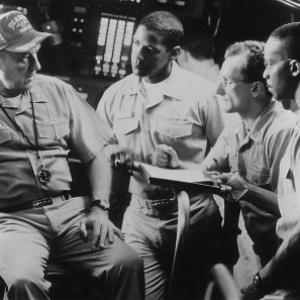 Still of Denzel Washington, Gene Hackman, Matt Craven and Rocky Carroll in Crimson Tide (1995)