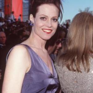 Sigourney Weaver at event of The 70th Annual Academy Awards (1998)