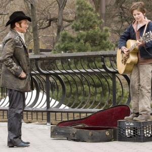 Still of Robin Williams and Freddie Highmore in August Rush (2007)