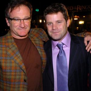 Robin Williams and Sean Astin at event of Ziedu Valdovas: Karaliaus sugrizimas (2003)