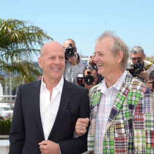 Bill Murray and Bruce Willis at event of Menesienos karalyste (2012)