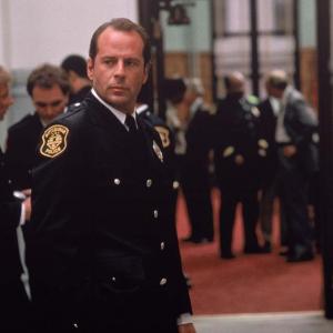 Still of Bruce Willis in Striking Distance 1993