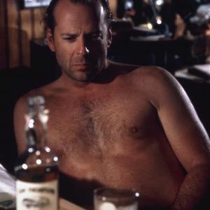 Still of Bruce Willis in Striking Distance 1993