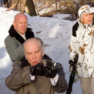 Still of Bruce Willis, John Malkovich and Helen Mirren in Rizikinga erzinti diedukus (2010)