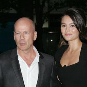 Bruce Willis and Emma Heming at event of Rizikinga erzinti diedukus 2010