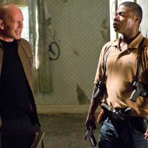 Still of Bruce Willis and Tracy Morgan in Tik nekvieskite faru! 2010
