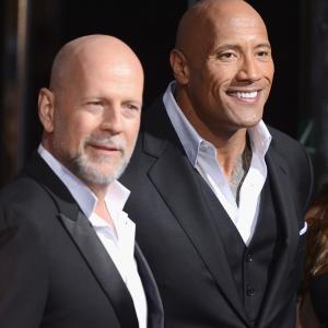 Bruce Willis and Dwayne Johnson at event of Eilinis Dzo. Kerstas (2013)