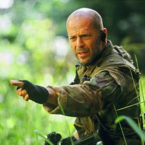 Still of Bruce Willis in Tears of the Sun 2003
