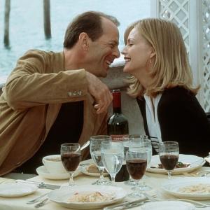 Still of Michelle Pfeiffer and Bruce Willis in The Story of Us (1999)