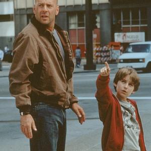Still of Bruce Willis and Miko Hughes in Merkurijaus kodas 1998