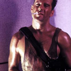 Still of Bruce Willis in Kietas riesutelis 1988