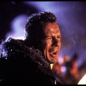 Still of Bruce Willis in Kietas riesutelis 2 1990