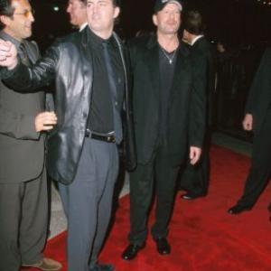 Bruce Willis and Matthew Perry at event of The Whole Nine Yards 2000