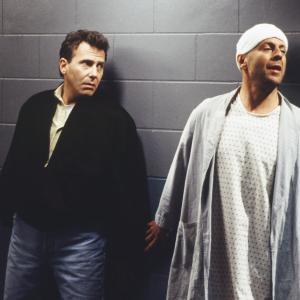 Still of Bruce Willis and Paul Reiser in Mad About You (1992)