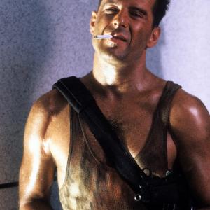 Still of Bruce Willis in Kietas riesutelis 1988