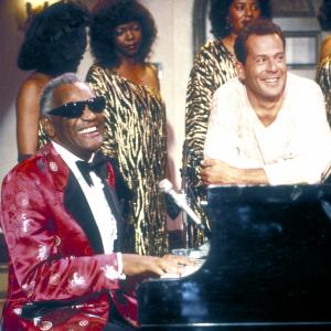 Still of Bruce Willis and Ray Charles in Moonlighting 1985