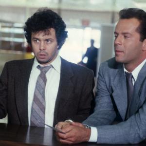 Still of Bruce Willis and Curtis Armstrong in Moonlighting (1985)