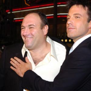 Ben Affleck and James Gandolfini at event of Surviving Christmas (2004)