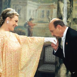 Still of Julie Andrews and Hector Elizondo in The Princess Diaries 2: Royal Engagement (2004)