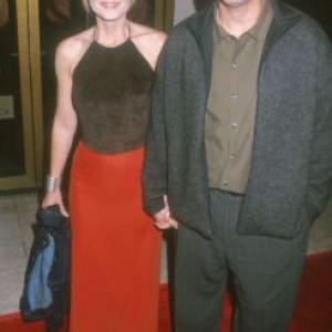 Helen Hunt and Hank Azaria at event of Three to Tango 1999