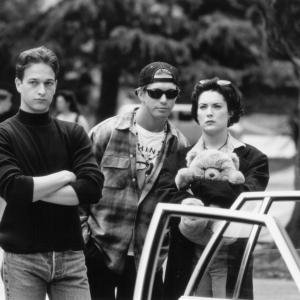 Still of Stephen Baldwin, Josh Charles and Lara Flynn Boyle in Threesome (1994)