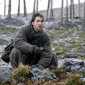Still of Christian Bale in Betmenas: Pradzia (2005)