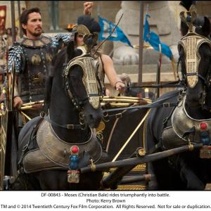 Still of Christian Bale in Egzodas. Dievai ir karaliai (2014)