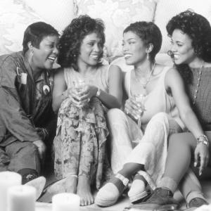 Still of Angela Bassett, Whitney Houston, Lela Rochon and Loretta Devine in Waiting to Exhale (1995)